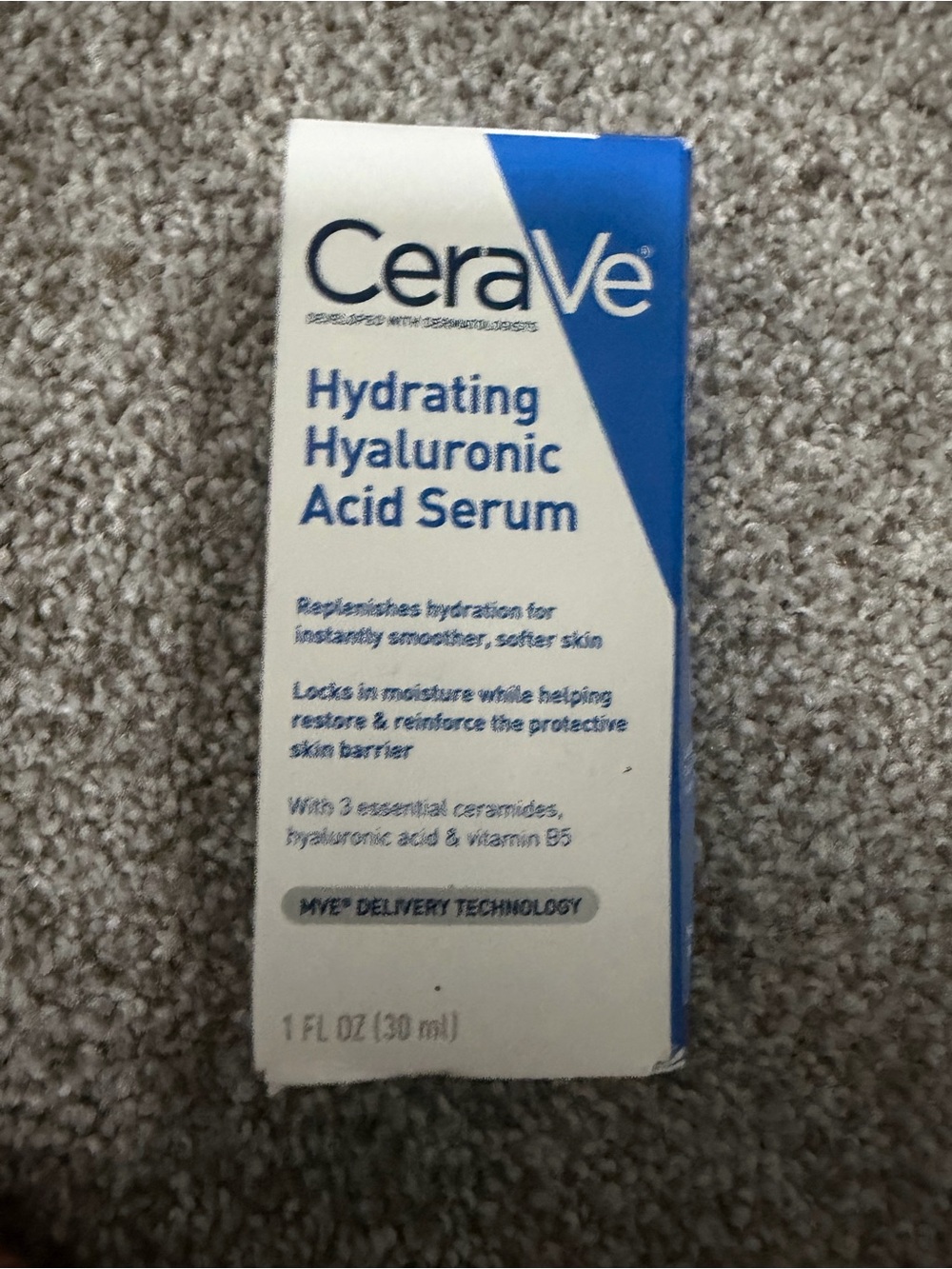 CeraVe Hydrating Hyaluronic Acid Serum - Blue, White